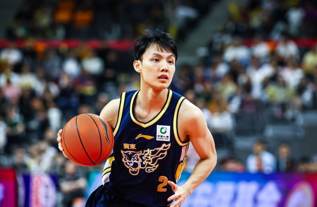 开云-广东输球揪出罪魁祸首！三位国手合计17投仅4中，杜锋有苦难言