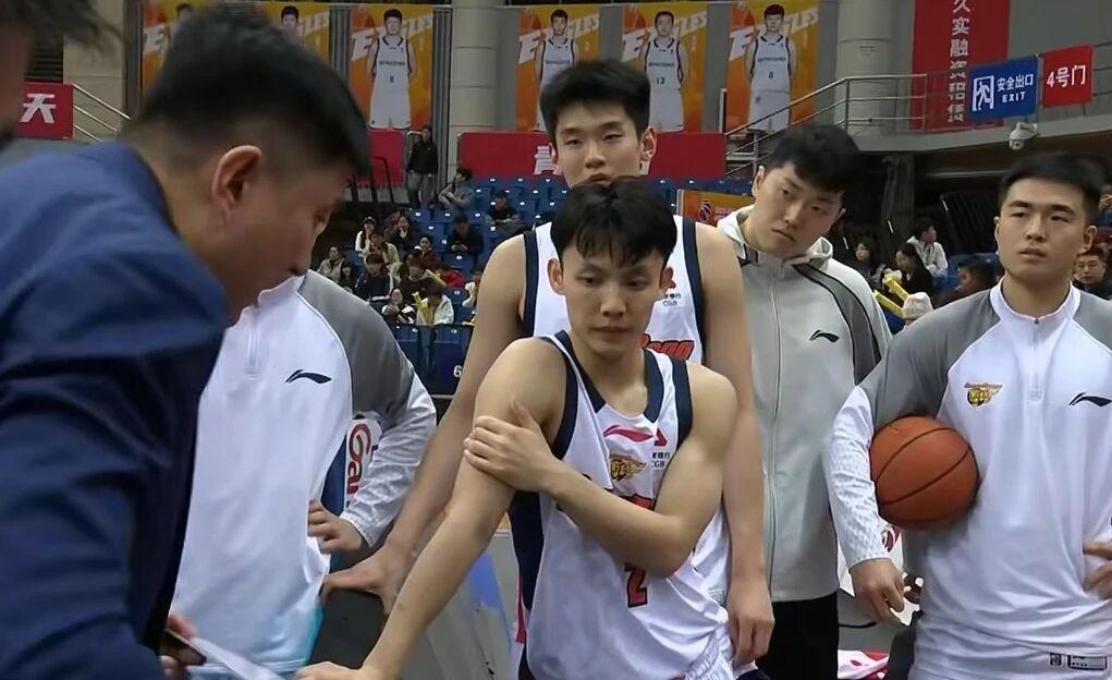 开云体育-广东男篮加时险胜青岛 北京男篮力克广州 广厦把山东男篮打出四强